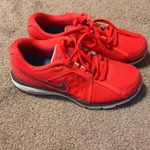 Nike dual fusion tennis shoes